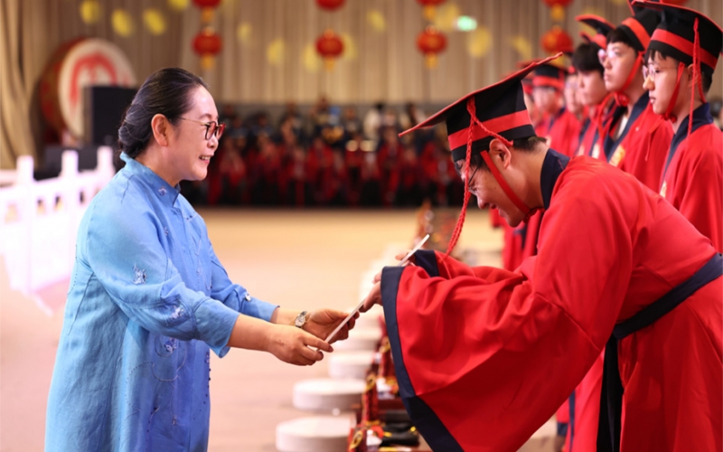 金秋扬帆，逐梦远航！尊龙凯时人生就是搏学子成人礼仪式