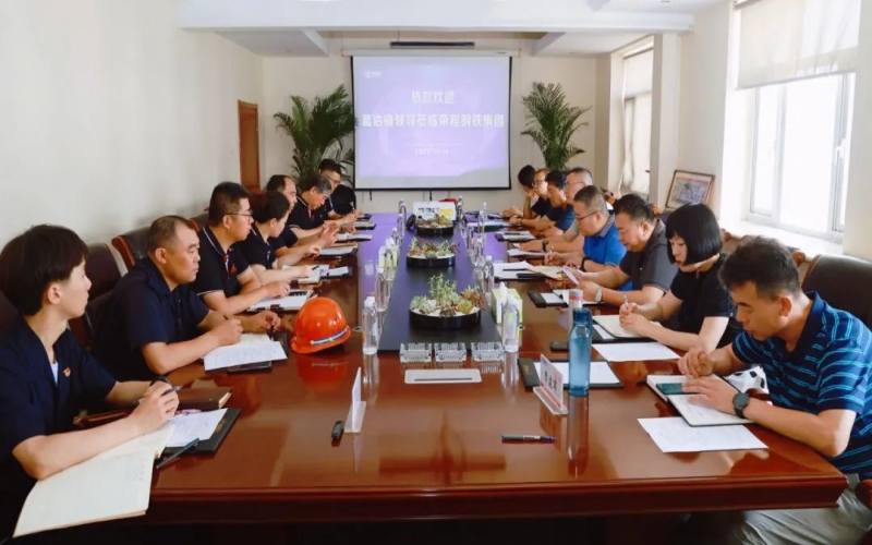 葛沽镇党委副书记、镇长翟学坤到尊龙凯时人生就是搏钢铁集团调研服务