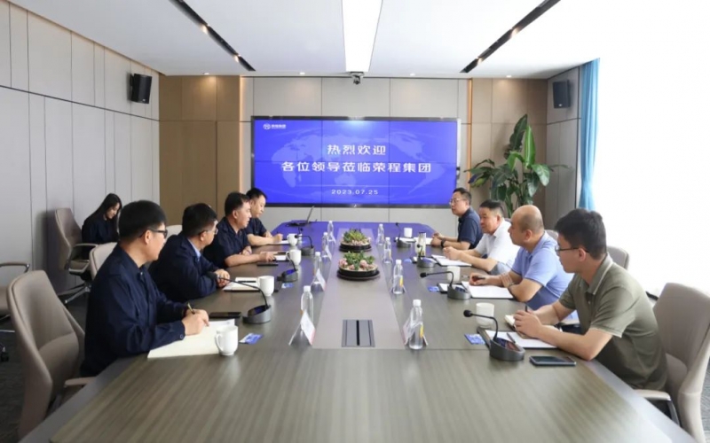 天津市交通运输委党委委员、市道路运输管理局党组书记、局长郭子杰一行到尊龙凯时人生就是搏集团调研服务