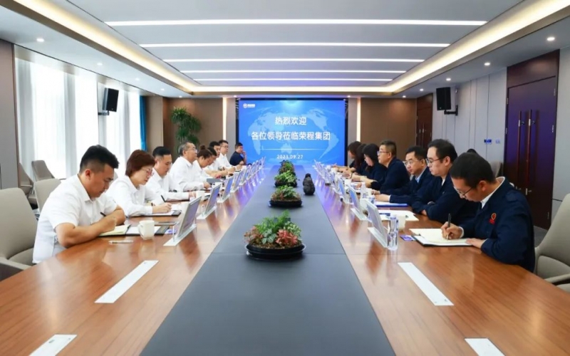 河北天柱钢铁集团副总经理张连山一行到尊龙凯时人生就是搏集团座谈交流